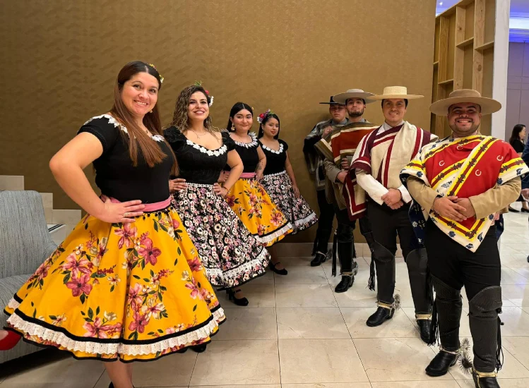 Grupo folclórico en el Lanzamiento Wuliangye.